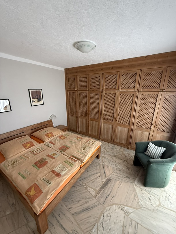 Schlafzimmer 1 mit Doppelbett