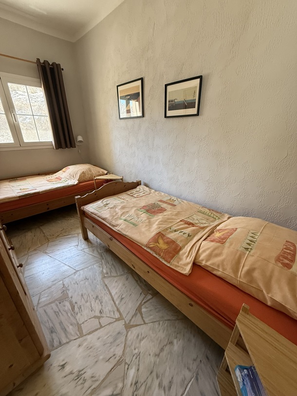 Schlafzimmer 2 mit zwei Einzelbetten