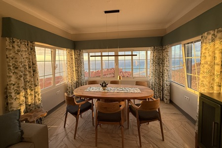 Essbereich im Sonnenaufgang